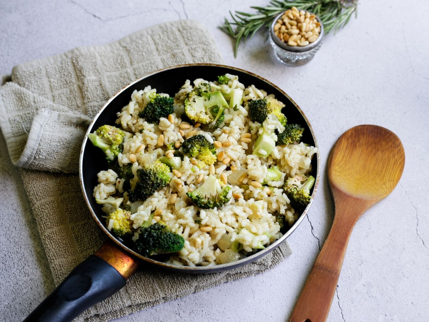 Veganes Broccoli Risotto in Pfanne