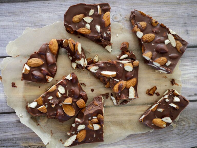 Selbstgemachte Schokolade mit Mandeln | Don't follow the Crowd Selbstgemachte Schokolade mit Mandeln | Don't follow the Crowd
