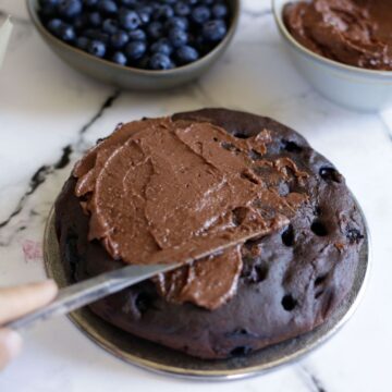 Zubereitung: Kuchen mit Glasur bestreichen